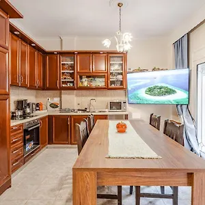 Fully Equipped And Family Friendly Skg Center Θεσσαλονίκη